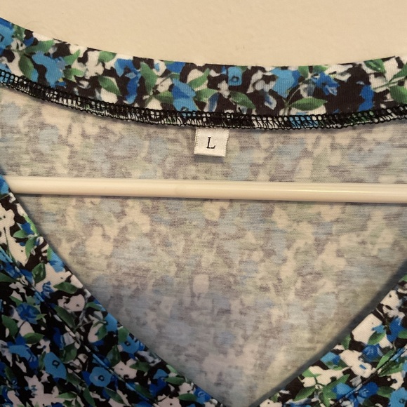 Elegant Blue Floral Women's Top - Picture 3 of 3